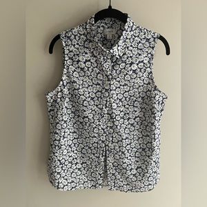 J Crew Factory Women’s sleeveless button down top, size M, navy with daisy print